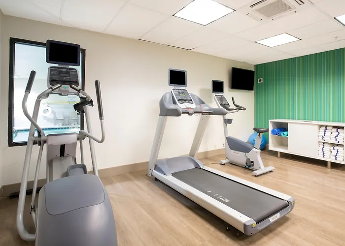 Holiday Inn Express Kansas City - At The Legends! By Ihg