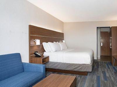 Express Kansas - At The Legends! By Ihg Bonner Springs