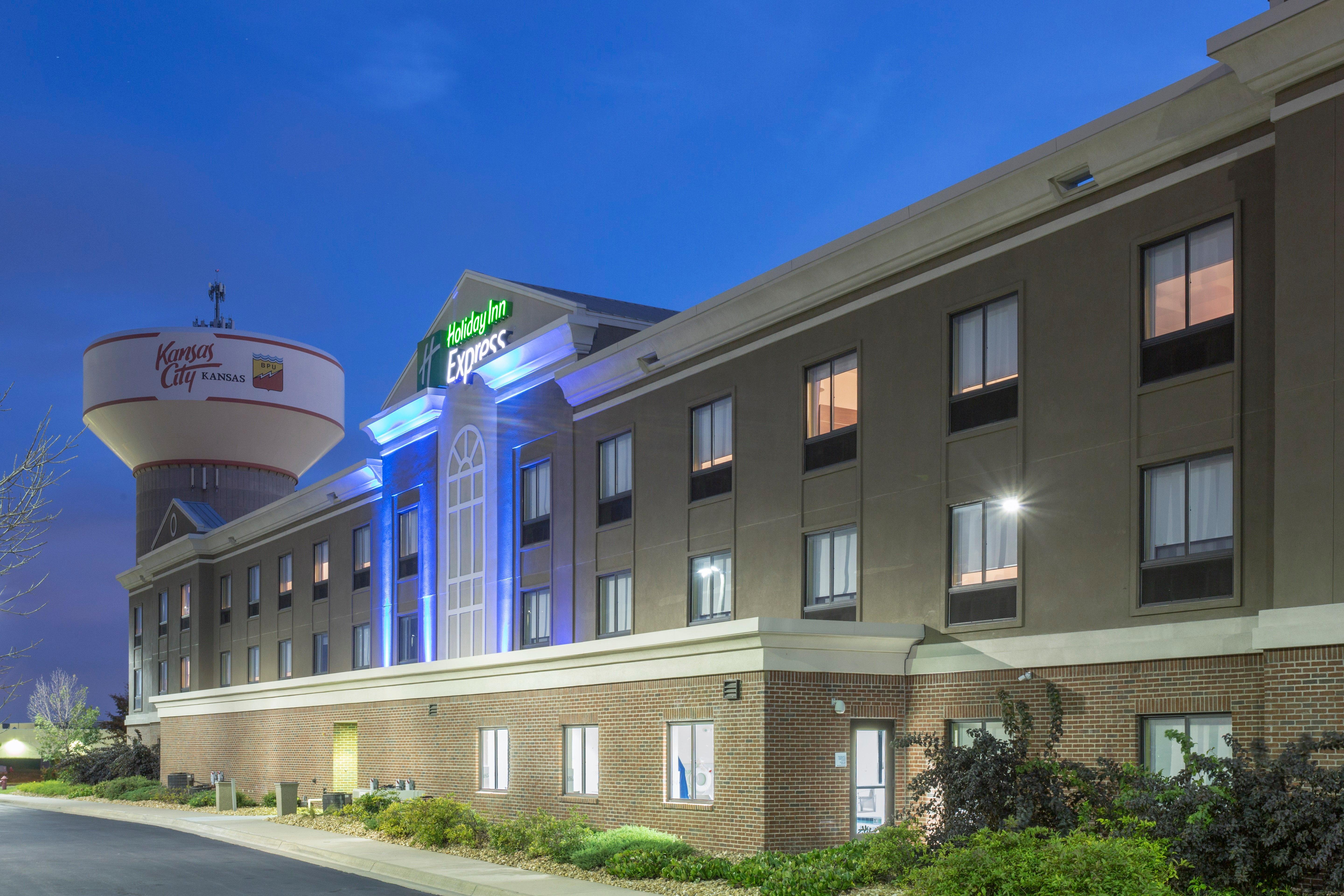 Hotel Express Kansas - At The Legends! By Ihg
