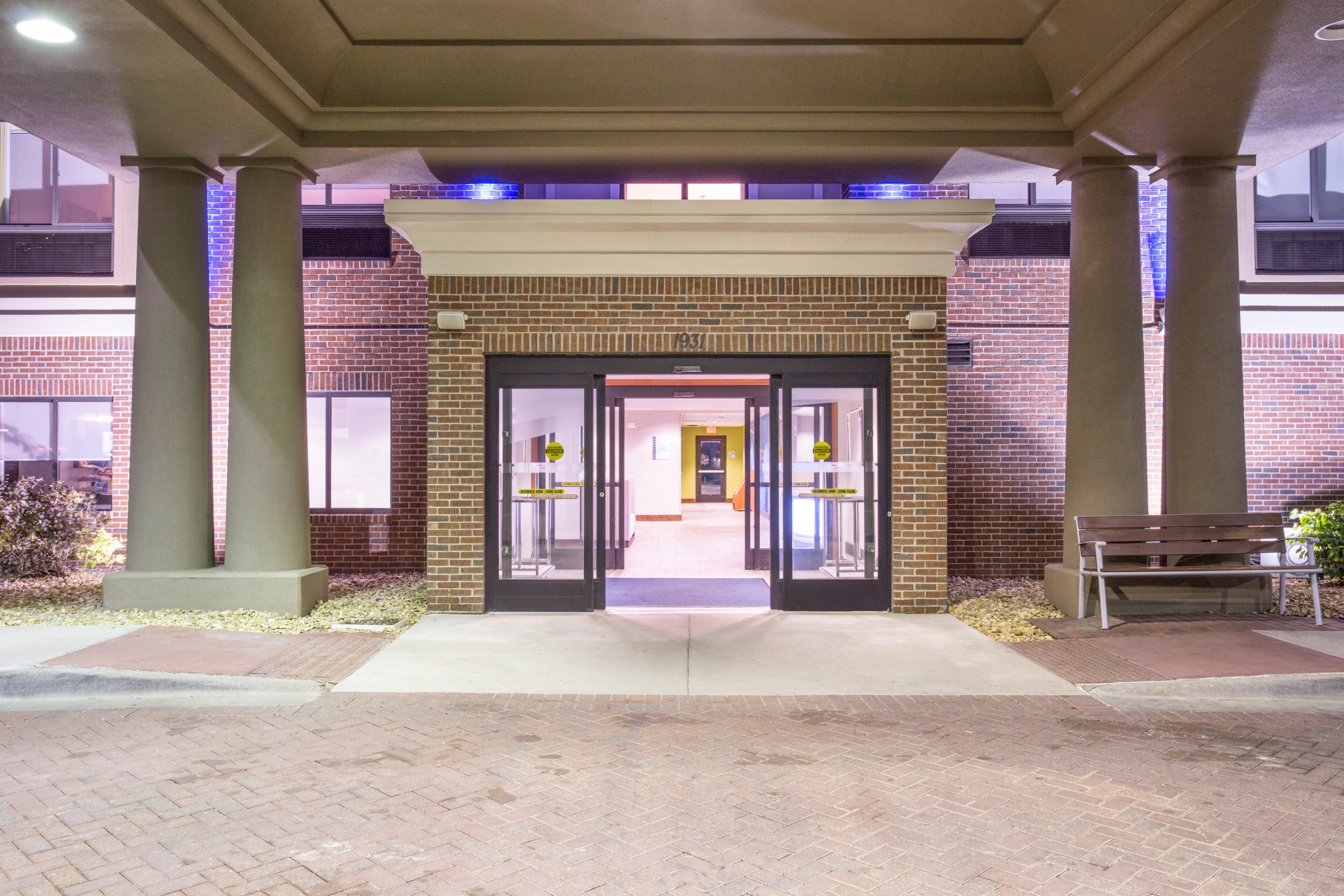 Express Kansas - At The Legends! By Ihg Hotel 2*